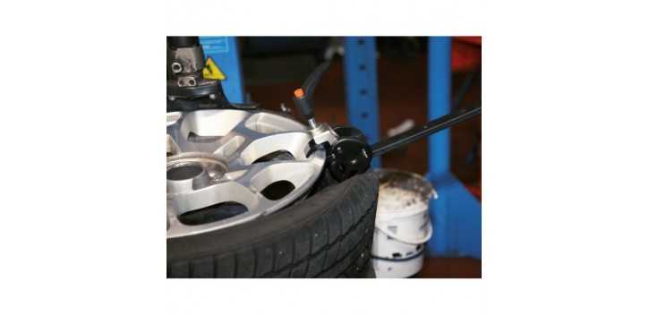 Attrezzo per smontaggio/montaggio pneumatici Beta 962M