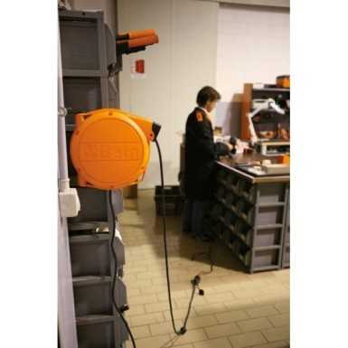 Avvolgitore automatico con presa Schuko art 1848