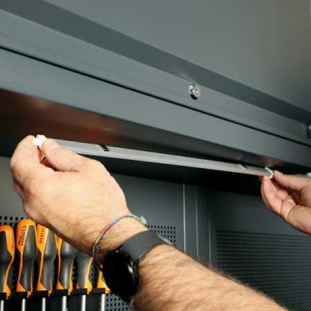 Profilo in alluminio con strip LED per arredo officina Beta RSC50/PLED