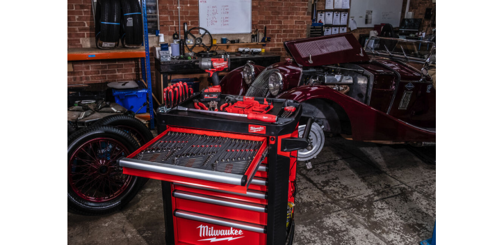 Carrello portautensili Milwaukee SRC30 a 7 cassetti con 179 utensili per l'industria