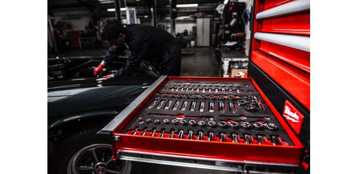 Carrello portautensili Milwaukee SRC30 a 7 cassetti con 179 utensili per l'industria