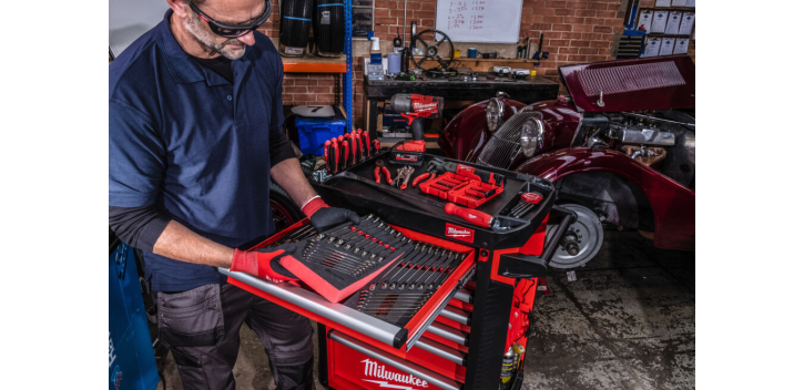 Carrello portautensili Milwaukee SRC30 a 7 cassetti con 179 utensili per l'industria