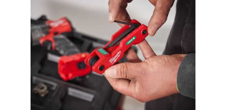 Carrello portautensili Milwaukee SRC30 a 7 cassetti con 179 utensili per l'industria