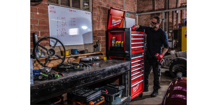 Carrello portautensili Milwaukee SRC30 a 7 cassetti con 179 utensili per l'industria
