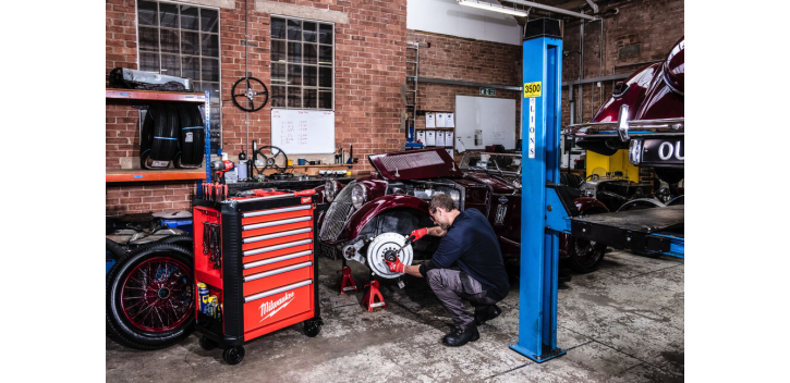 Carrello portautensili Milwaukee SRC30 a 7 cassetti con 179 utensili per l'industria