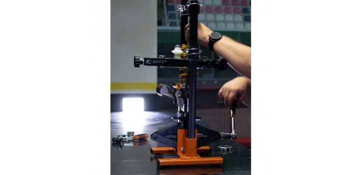 Smonta Ammortizzatori Posteriori E Forcelle Anteriori Dei Motocicli - Beta 3072N