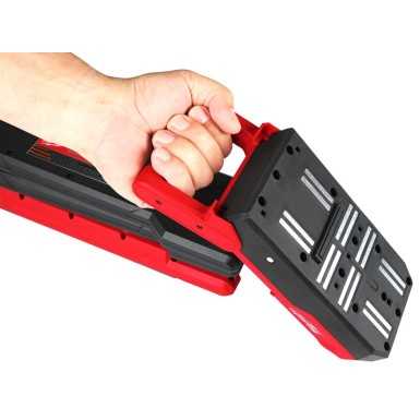 Lampada sottoscocca Milwaukee M18 ABL-0 0-2500 lumen per mezzi pesanti