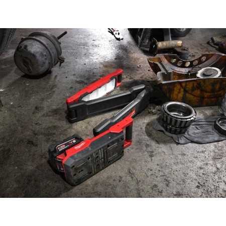 Lampada sottoscocca Milwaukee M18 ABL-0 0-2500 lumen per mezzi pesanti