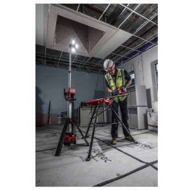 Torre faro led multidirezionale con treppiede M18™ 6.000 Lumen e caricabatterie batteria/corrente M18