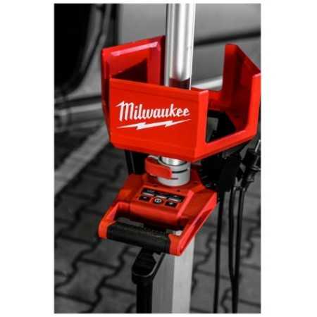 Torre faro led multidirezionale con treppiede M18™ 6.000 Lumen e caricabatterie batteria/corrente M18