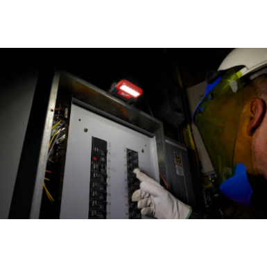 Torcia tascabile a faro 550L ricaricabile con USB L4 FFL-301