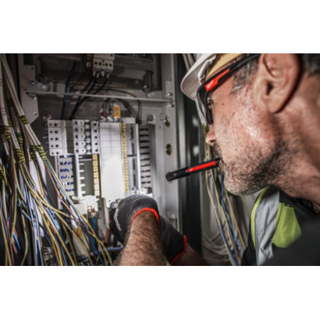 Torcia a penna compatta 250L con batteria interna ricaricabile con USB IR PL250