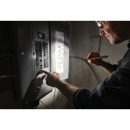 Torcia a penna compatta 250L con batteria interna ricaricabile con USB IR PL250