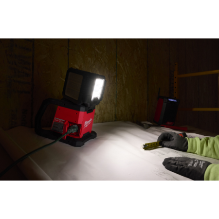 Faro LED da cantiere M18™ con 3 teste multidirezionali batteria/corrente M18 MDTL-0