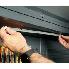 Profilo in alluminio con strip LED per arredo officina 5000 RSC50 2.0/PLEDC 2