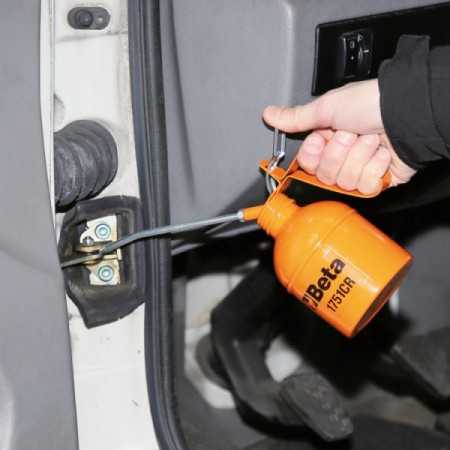 Oliatore in metallo a pressione con cannuccia rigida 1751CR