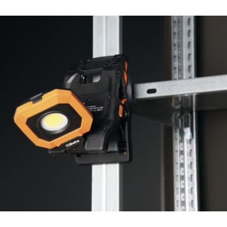 Faretto a pinza ricaricabile, 4 intensità luminose, orientabile, ricarica USB. 1838CLAMP