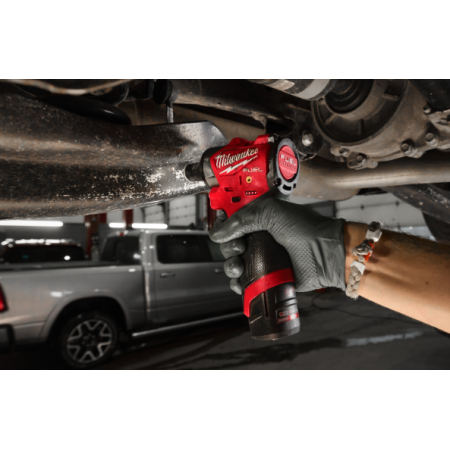 Avvitatore ad impulsi super compatto con attacco quadro 3/8˝ M12 FUEL™ con anello di frizione M12 FSCIWF38-252X