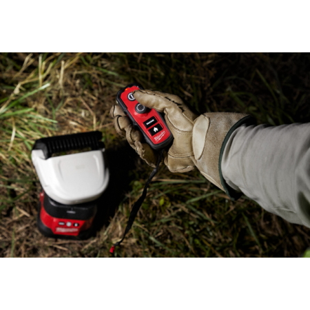 Faro LED M18™ a lunga distanza direzionabile da remoto M18 URSL-0