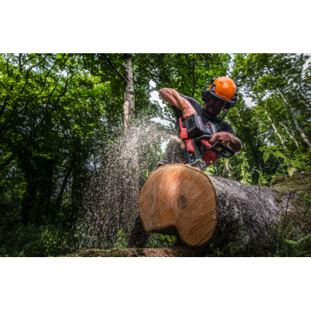 Elettrosega M18 FUEL™ doppia batteria (2x18V) con barra da 50 cm M18 F2CHS50-802