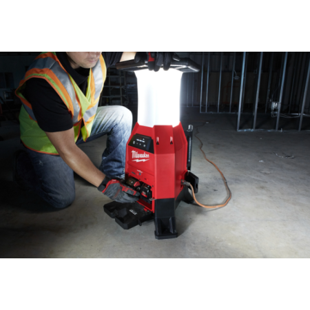 Lanterna LED da terra M18™ ONE-KEY™ e caricabatterie Batteria/Corrente M18 ONESLDP-0