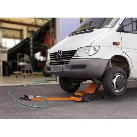 SOLLEVATORE OLEOPNEUMATICO DA 13 A 70T 3067/70-13T